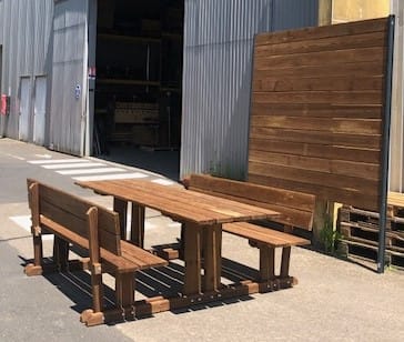 tables, bancs, cabanes et jardinières réalisés par l'ESAT de Mulatet